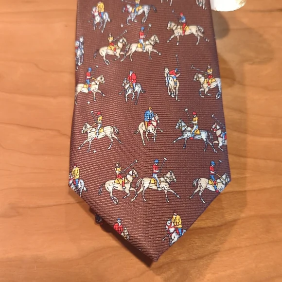 2018 Oldenburg gelding by Borsalino. This 17.2 hh gelding  Borsalino brown Jockey on horse tie. main image 2